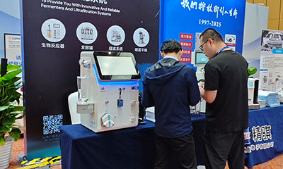 hth.com团队与客户交流